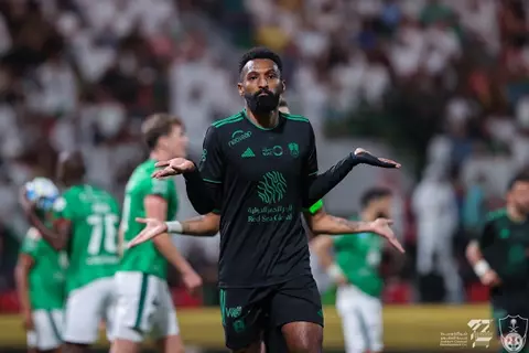 مهاجم أهلي جدة مهدد بالإيقاف بسبب شكوى الفتح